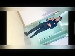 女厕拍大神一路游走专挑美女下手各种美鲍一一呈现