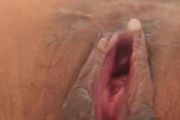 女厕拍农村睡衣小美妞，特写BB，鲜嫩多汁啊，真想冲上去吃几口尝尝