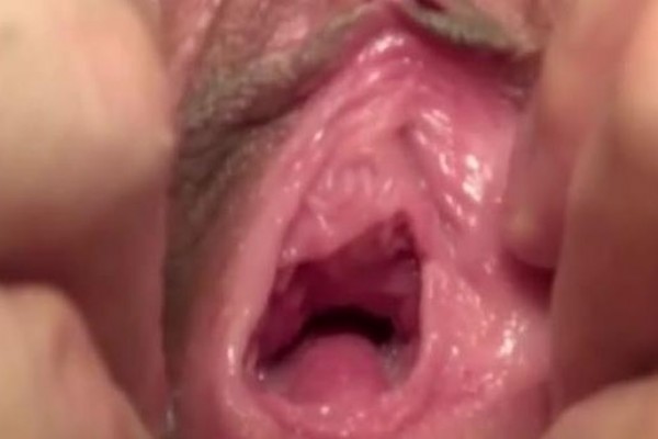 可爱的【三个少女】超近距离展示B的构造 包括内射后，内窥镜观察B里面残留的精液