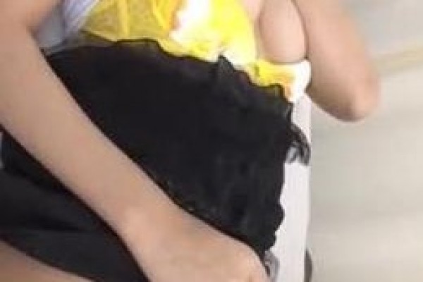 漂亮美女 被大肉棒无套输出 怼的很舒坦 不管慢慢插还是猛怼 看表情就知道很享受