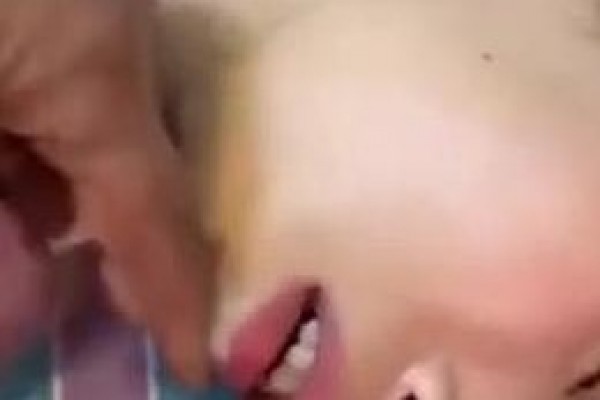 少妇偷情 不准射 我还要日 哪个喊你射的 吞下去那是我的精华 没操过瘾怪射太快 都口爆了还要日太骚了 四川话