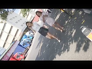 工厂女厕跟踪偷拍短裙高跟美女会计 肥美的黑鲍鱼