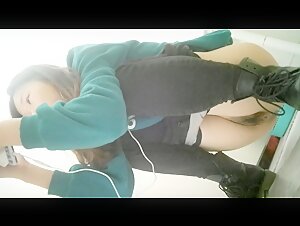 办公楼女厕全景偷拍美女同事的多毛小嫩鲍