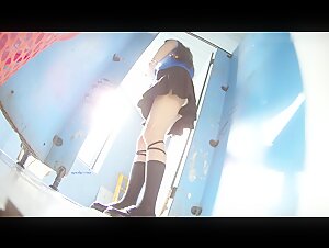 蓝门女厕全景后拍漂亮的蓝衣小姐姐 屁眼周围好多阴毛野性十足