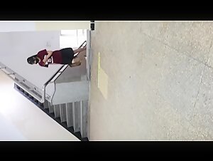 校园女厕全景偷拍青春气息漂亮短裤美妞 肥穴肉嘟嘟长阴唇