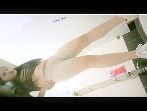 私房厕拍大神隔墙有眼一月最新 酒店大堂女厕偷拍 紧身包臀裙与性感高跟美女