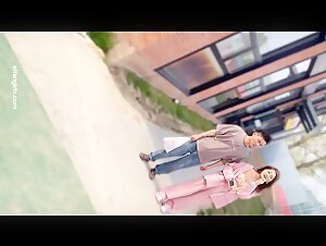 路边公厕偷拍一身粉装美女不停的吃 终于吃坏肚子了窜稀