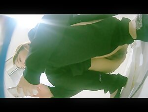 培训班女厕双机位近景高清偸拍 多位小姐姐方便