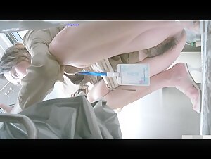 大神潜入大学女厕 全景偷拍多位美女嘘嘘