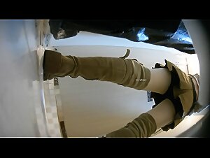 未流出商城女厕全景偷拍几位高颜值小姐姐各种姿势嘘嘘