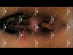 十二月最新流出 厕拍大神派哥打灯原创 手持闯拍娱乐城女厕开闪光灯偷拍美女尿尿