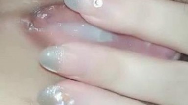 19岁的高中女生下海赚外快，我只能用三个字来形容 嫩嫩嫩