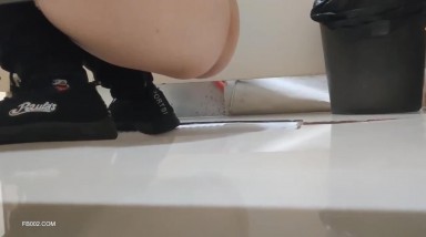 【重磅福利】牛逼厕拍大神震撼贴B特写公共女厕TP 还敢拍露脸镜头 犹如在现场观看一样 超刺激  (20)