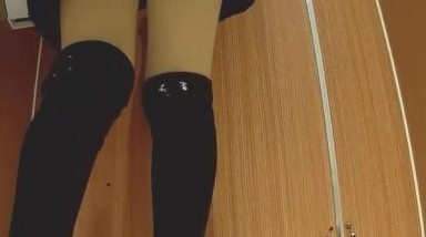 最新全镜偷窥高颜值美女嘘嘘 是个歪把子尿了自己一屁屁 屁屁也是重量级 高清原档