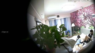 连锁酒店偷拍到的高质量情侣，女生长相和身材，配得上高质量女性，女的叫床好骚啊，这么大声就不怕隔壁听到嘛？请带上耳机