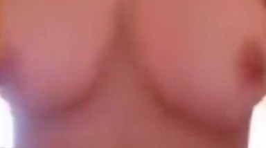 精选熟女美妇系列 大奶阿姨被操的爽到不行 骚叫连连 张大嘴想要生吞了 最后才反应过来说不许拍