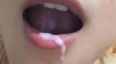 西大财经系大二学生妹，三个月不见，见面就激情似火，猛烈后入，操得她欲仙欲死，口爆吞精，学姐太淫荡啦！