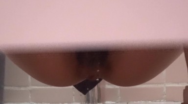 办公楼穿凉拖浓妆打扮美艳老板娘 支楞着两片薄唇实在是太欠操了