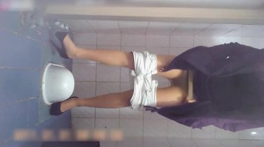 高质量女厕偷拍，个个都是大长腿美腿丝袜高颜值女神