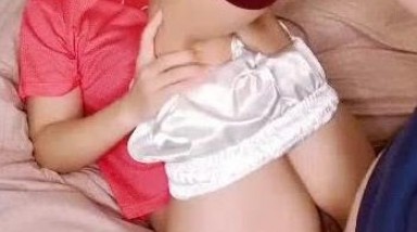 无套急入羽毛球少妇，衣服都来不及脱，肉感十足的Q弹良家，骚声满满！