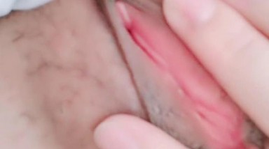 花枝招展气质美少妇，居家自慰，掰开粉穴，展示粉鲍鱼