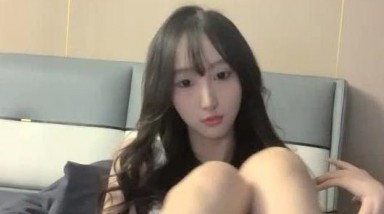 近期全网下海最极品青春漂亮的女神，偶像明星般的9分顶级颜值，大大的眼睛炯炯有神 高挑的身材