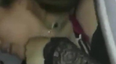 真实最强乱伦儿子半夜爬进妈妈被子强上 这怎么办 丢人 不可以 不能在摸啦 不能拍 妈妈一直在反抗 对话刺激