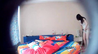 家庭摄像头盗摄 偷窥高个子小夫妻大白天啪啪 姿势真不少 操的大白奶子晃不停 对话清晰