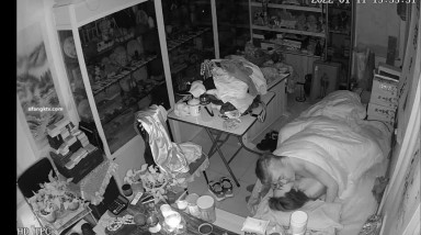 2022一月最新黑客破解家庭网络摄像头偷拍淘古井专家古玩店老板又泡了个高贵气质富婆回店里简易床上啪啪