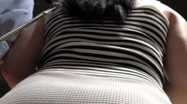 无内裙底偷拍之大型超市偷拍很有韵味的美少妇 没穿内裤超刺激