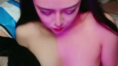 勾引刺激大战露脸白丝情趣小野猫勾搭大哥激情啪啪，口交大鸡巴让大哥床上床下各种抽插爆草，浪叫呻吟好骚