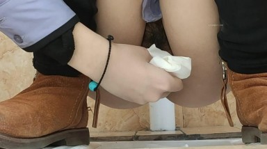 厕拍大神潜入工业园白领单身公寓女厕近距离偷拍两个美女尿尿1080P高清版