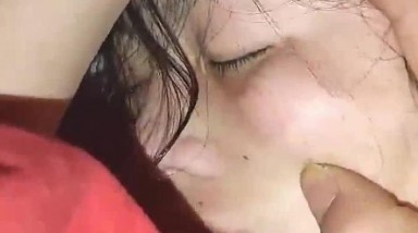 新！ 乱伦外站牛逼大神年前趁大哥没回家睡梦中强上嫂子，嫂子流下委屈的泪水