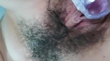 居家美少妇独自在家自己调教自慰，灌肠窥阴，洗澡，特写逼逼