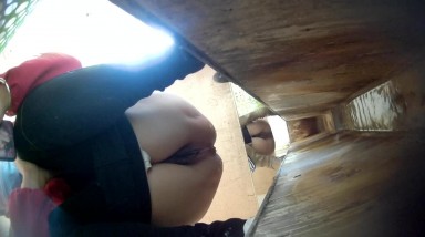 牛逼大神女厕厕拍小镇赶集女厕偷拍 一次拍两个 美女少妇