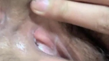 2022.2.16，新鲜出炉，【19岁女孩】，安徽农村大学生，家中黄播赚钱，肥厚粉嫩鲍鱼，白色淫液清晰可见，真实刺激挑逗一众粉丝