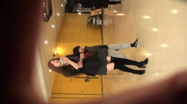 【极品稀缺 大开眼界】极品无内 商场惊现极品无内美少妇 长筒靴骚妇带娃不穿内裤 带娃约炮啊_ 高清1080P原版