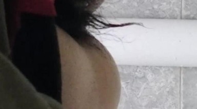 放假去棋牌馆女厕偷拍 每次闯入听到学妹们锁门脱裤放水的声音真是一种享受