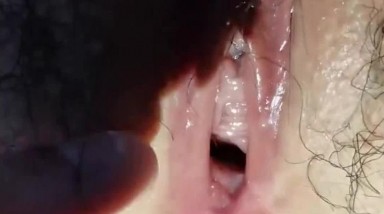 网友自拍 老婆去同学聚会回来趁睡着偷偷检查老婆大骚穴怎么红红的 不知有没有被操过 看看里面有没有精液残留