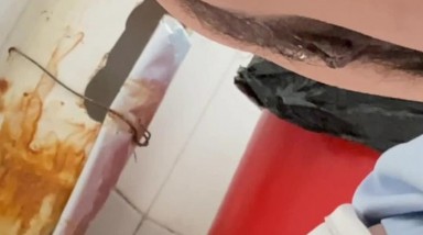 胆大包天坑神商场医院直闯女厕现场实拍超多小姐姐大小便最屌的是局部特写镜头都要碰到B(1)