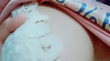 【大三丫头】，成都，当代大学生的生活，从自习室回寝室，一路实拍，小短裙下逼逼淫水湿透，香艳刺激