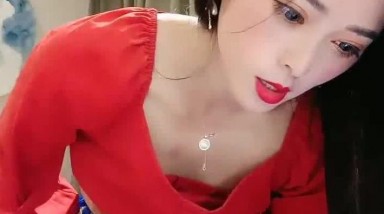 真正的骚货来袭！多年未见如此骚逼小贱货，辛苦男主了，被她骑在身上一个多小时，男主生无可恋，鸡巴快被她给坐断了