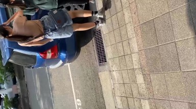 TW厕拍大神(老麦系列)  抓娃娃机的漂亮女生,阴户粉粉的和妈妈一起出来逛街的两个闺女,微毛嫩穴