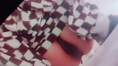 坑爹女主播冒充女大学生潜入 高校教学楼隔板女厕偷拍学妹尿尿格子裤美眉貌似在自慰