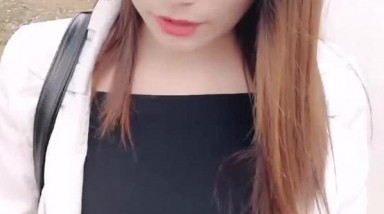 [剧情网红美女刘婷马路上溜达被S狼拦住要劫色索要加微聊聊然后进小树林野战激情口爆剩余的精子就吃了