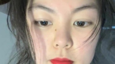 女大学生宿舍一个人独自躲在自己帐篷中露脸自慰直播，特写多毛逼逼