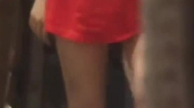 你以为在家不穿内内就安全了吗 妹子身材不错 逼毛茂密 蝴蝶穴有点黑 估计操多了