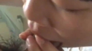 眼镜学生妹在教室给男友吃鸡 你今天好像不在状态 你怎么这么短啊 这么细 稚嫩的脸话一点也不稚嫩