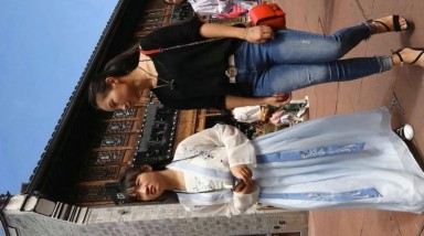 旅游景区近距离偷窥漂亮的汉服小姐姐的小嫩B