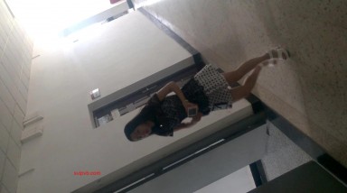 大神潜入学校女厕全景偷拍短裙学姐还捎带一位